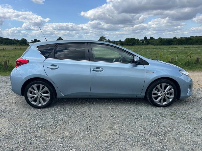 TOYOTA AURIS