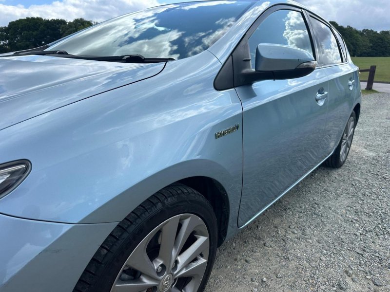 TOYOTA AURIS
