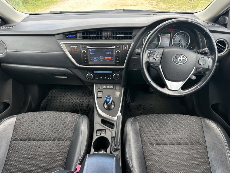 TOYOTA AURIS