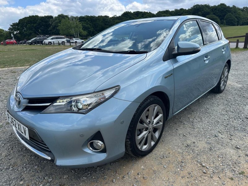 TOYOTA AURIS