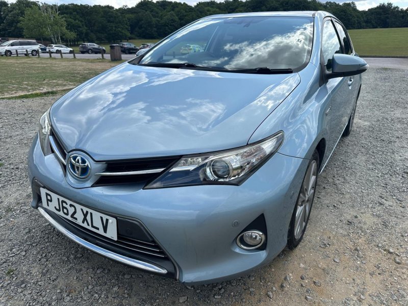 TOYOTA AURIS