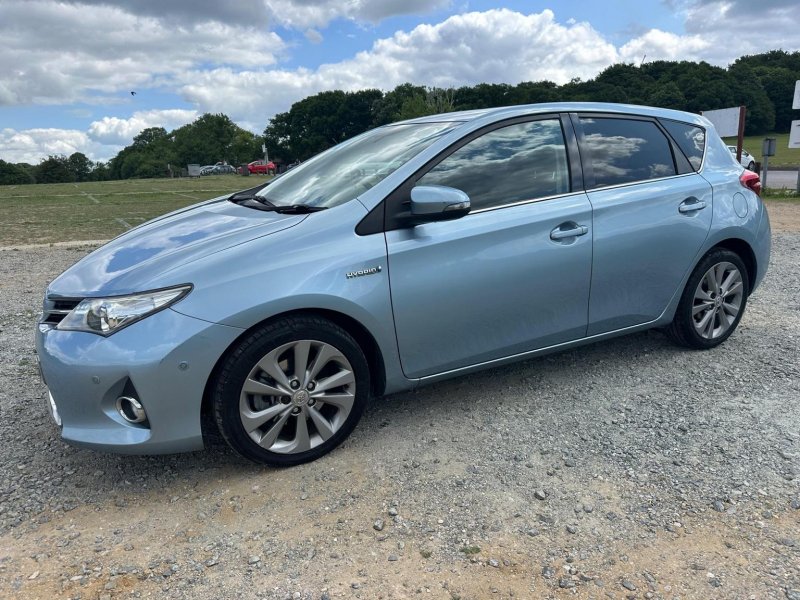 TOYOTA AURIS