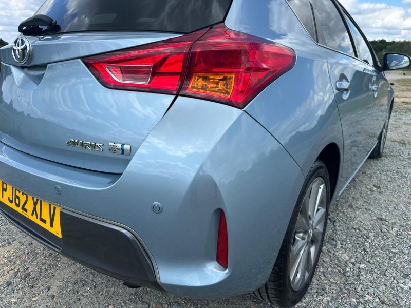 TOYOTA AURIS