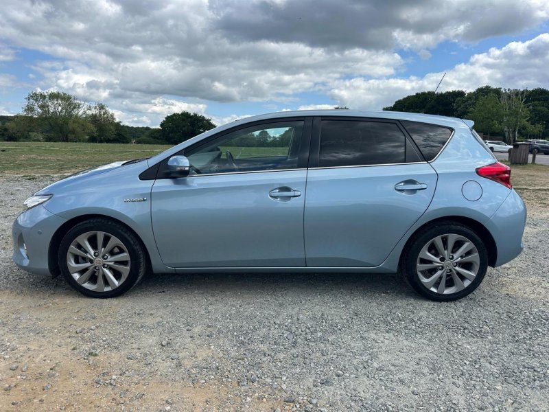 TOYOTA AURIS