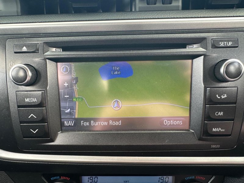 TOYOTA AURIS