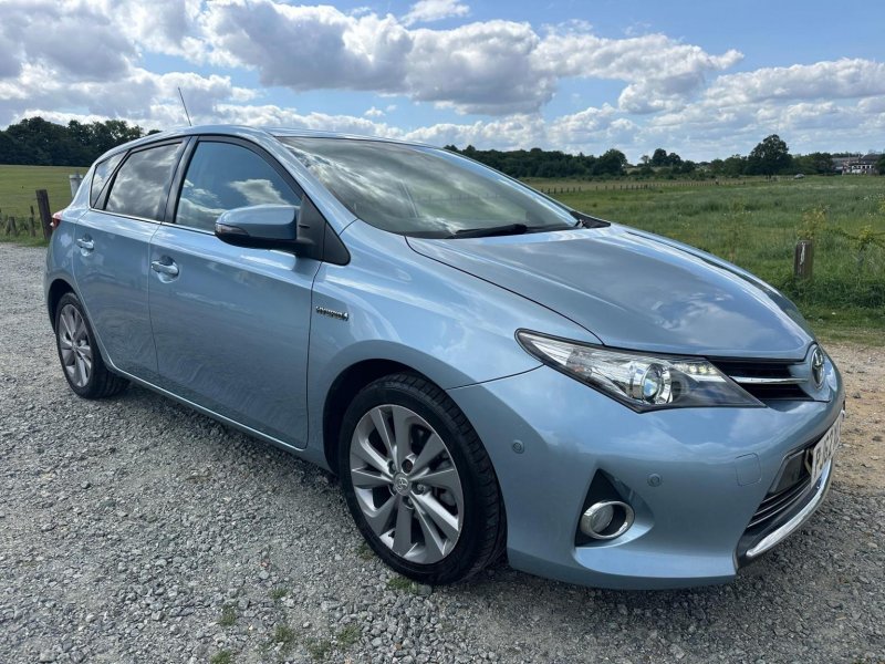TOYOTA AURIS