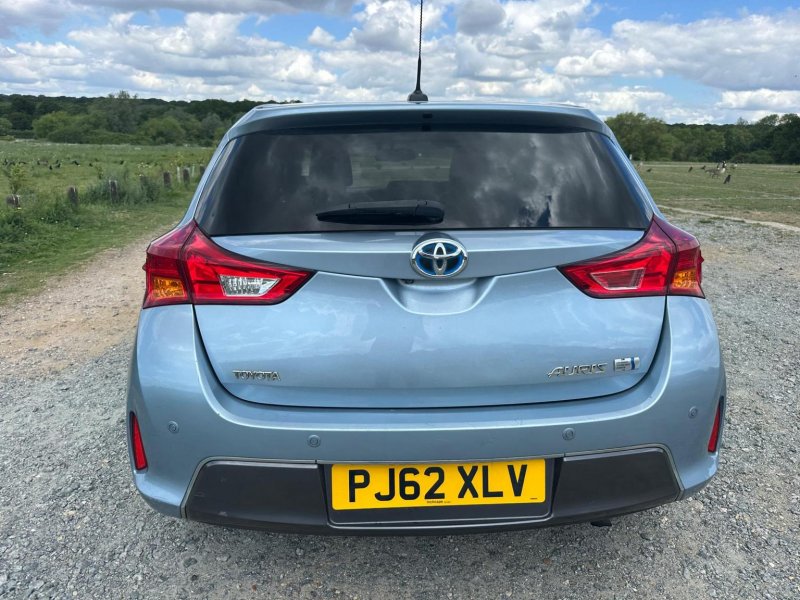 TOYOTA AURIS