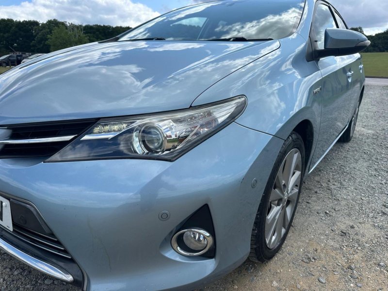 TOYOTA AURIS