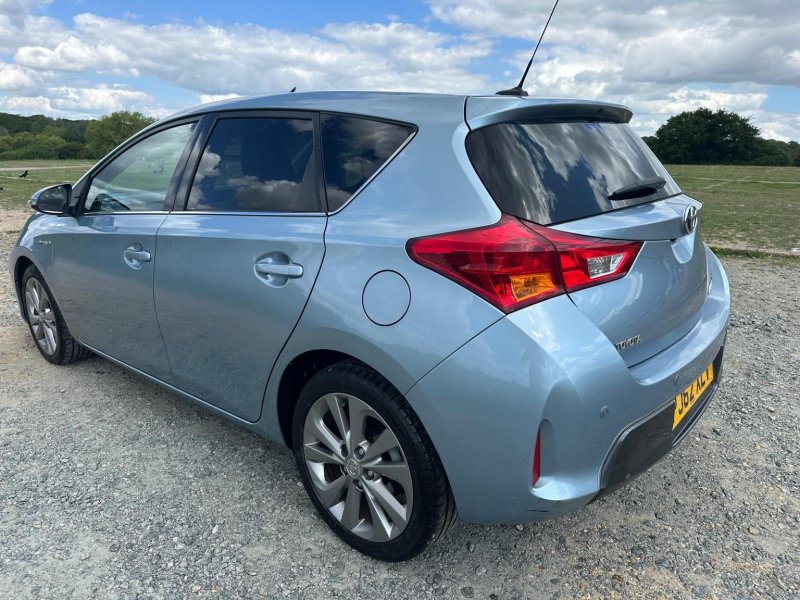 TOYOTA AURIS