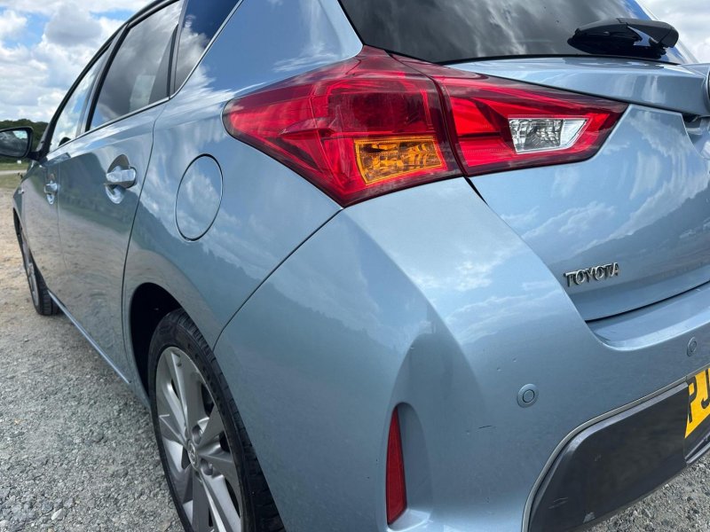 TOYOTA AURIS