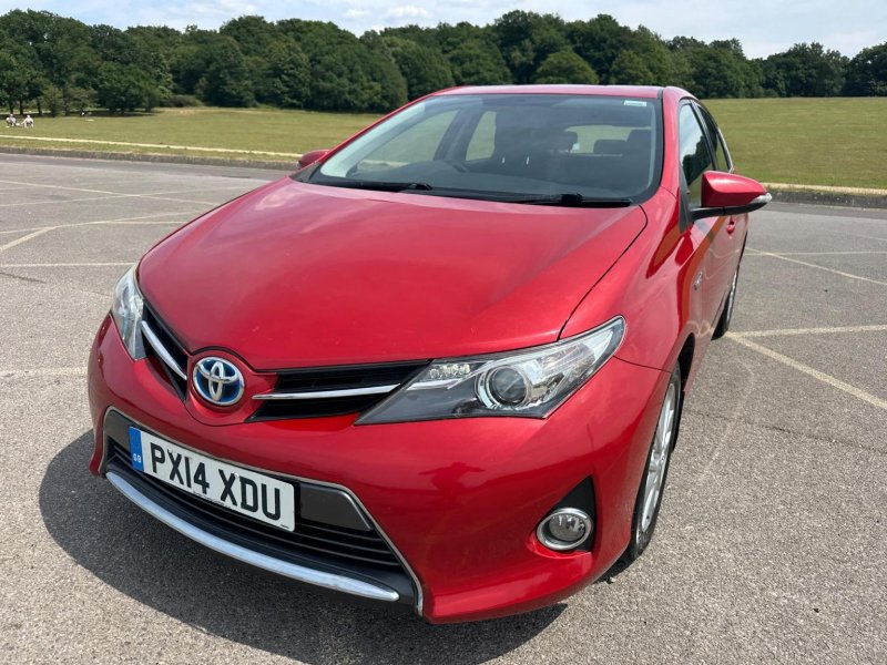 TOYOTA AURIS