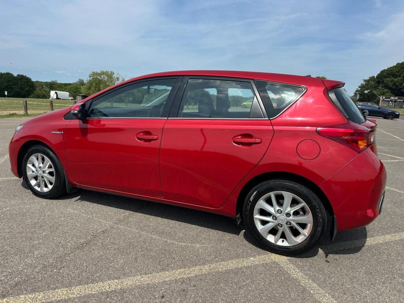 TOYOTA AURIS
