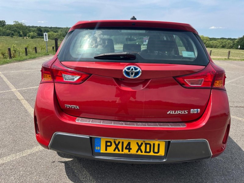 TOYOTA AURIS