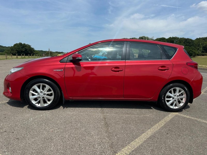 TOYOTA AURIS