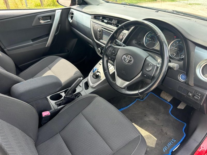 TOYOTA AURIS