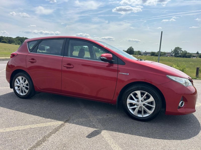 TOYOTA AURIS