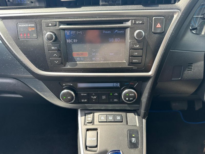 TOYOTA AURIS