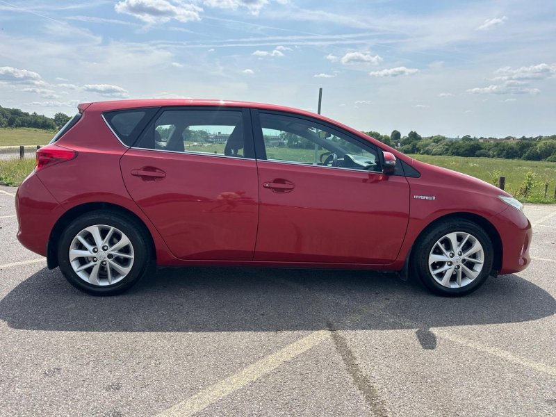 TOYOTA AURIS