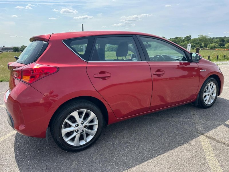 TOYOTA AURIS