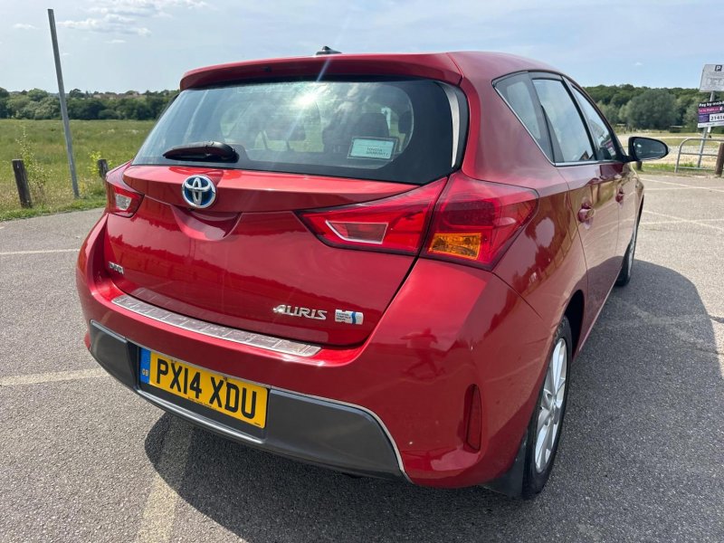 TOYOTA AURIS