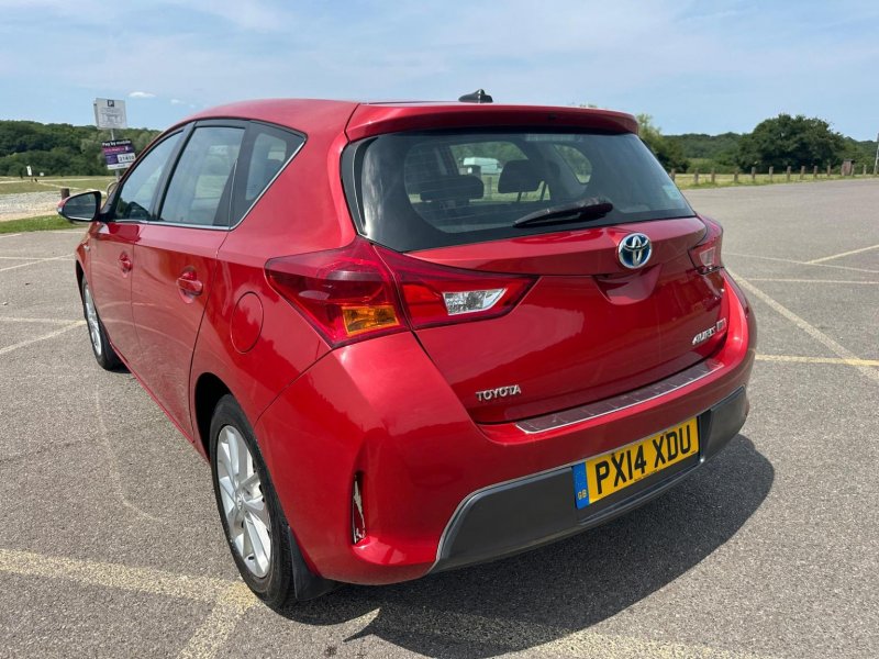 TOYOTA AURIS