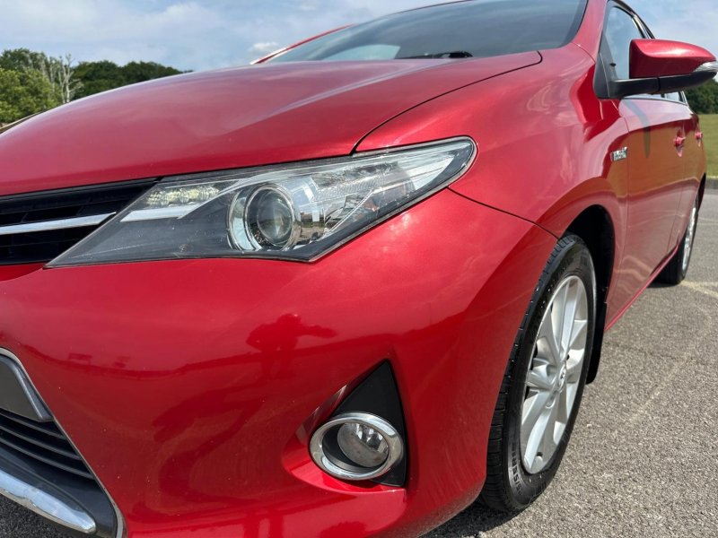 TOYOTA AURIS
