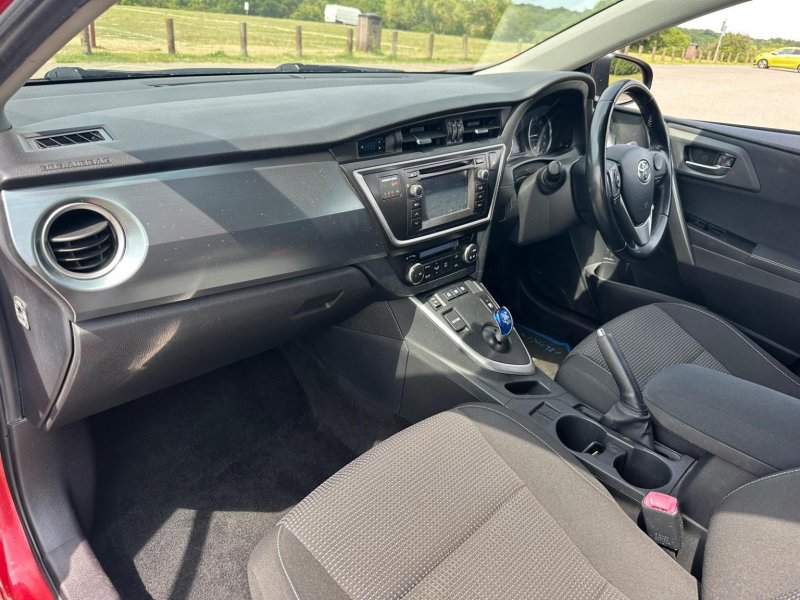 TOYOTA AURIS