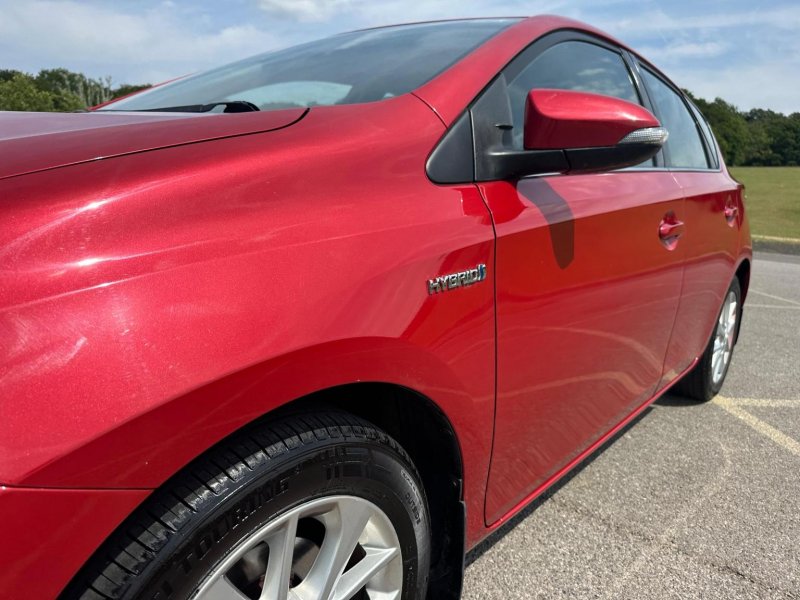TOYOTA AURIS
