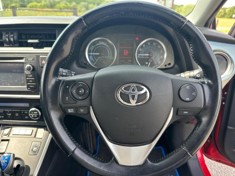 TOYOTA AURIS