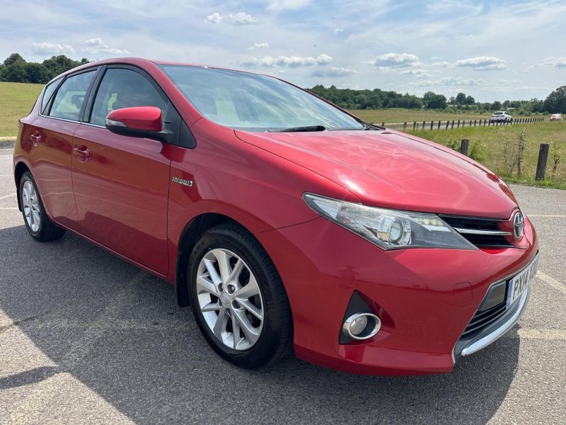 TOYOTA AURIS
