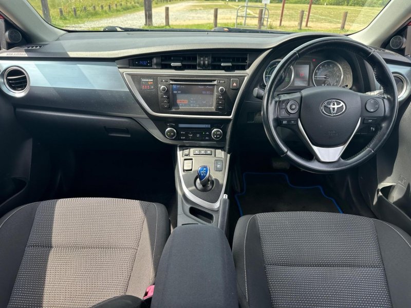 TOYOTA AURIS