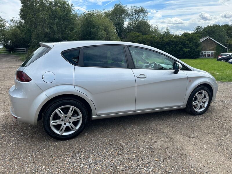 SEAT LEON