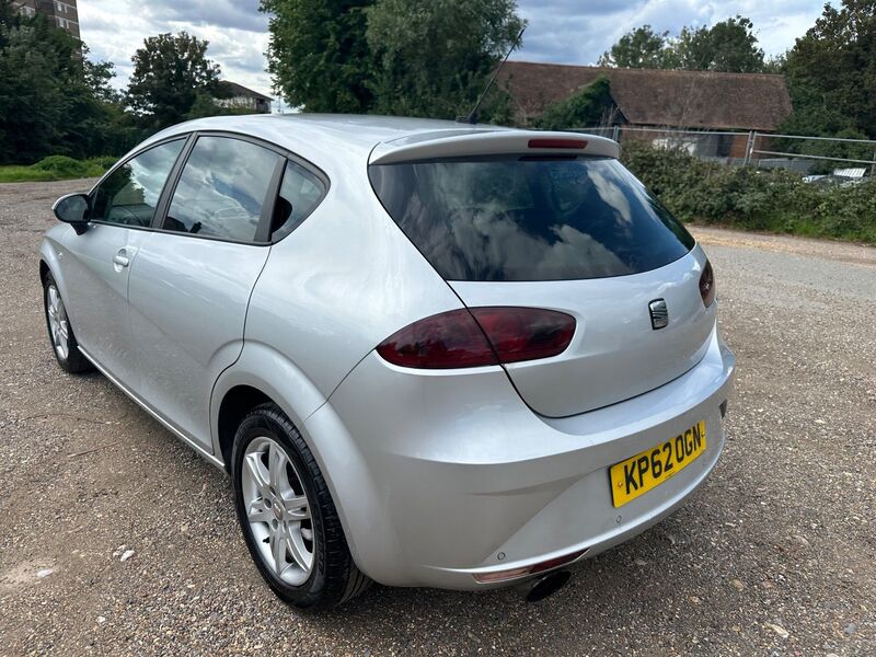 SEAT LEON