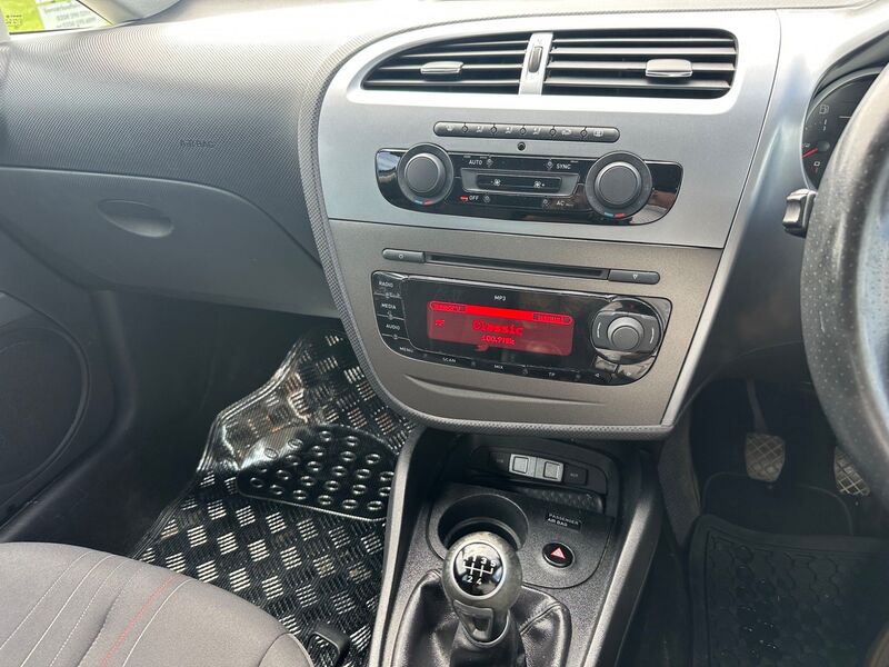 SEAT LEON