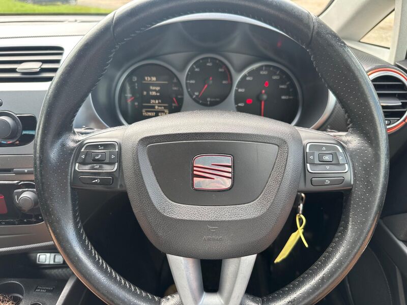 SEAT LEON