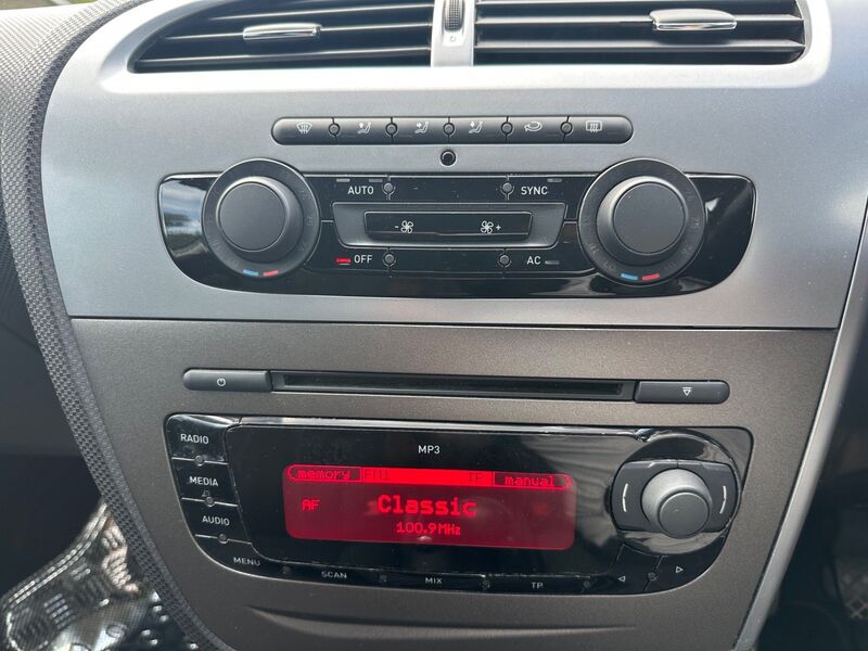 SEAT LEON