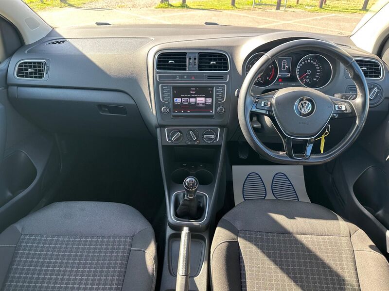 VOLKSWAGEN POLO