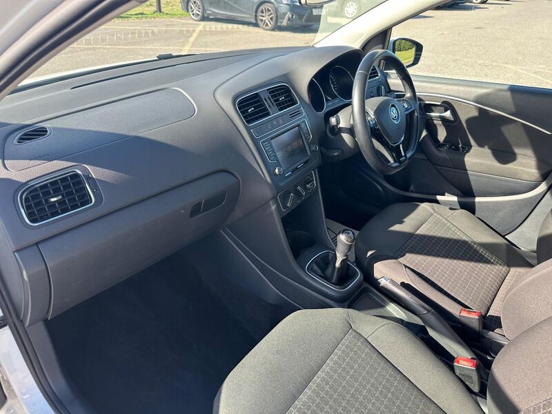 VOLKSWAGEN POLO
