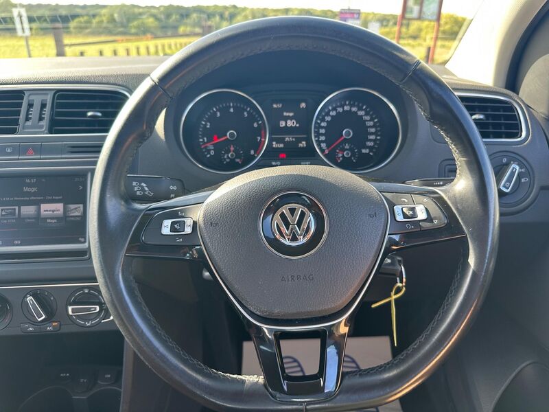 VOLKSWAGEN POLO