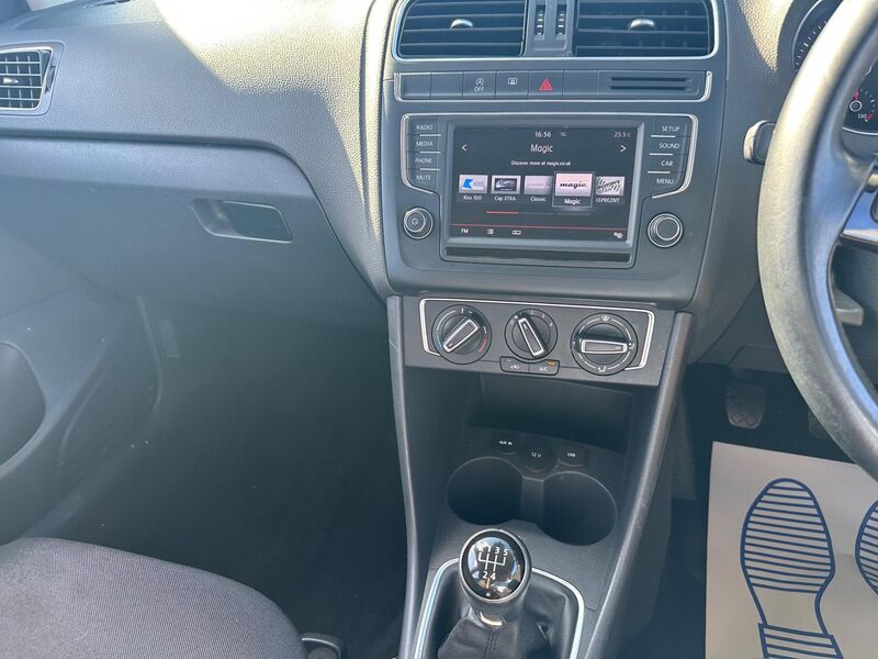 VOLKSWAGEN POLO